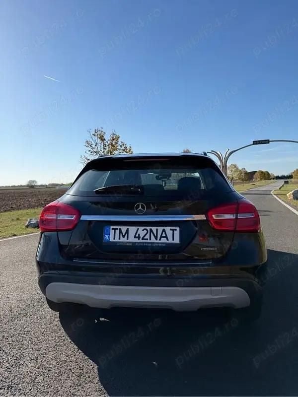 Second-hand Mercedes GLA200 136 CP (100 kW) 2015 Negru SUV