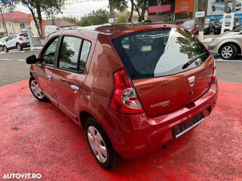 Second-hand Dacia Sandero 87 CP (63 kW) 2009 Rosu Hatchback