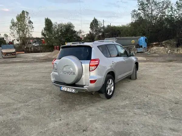 Gri Utilizat 2011 Toyota RAV4 SUV | 6.500 EUR - Imagine 1/4
