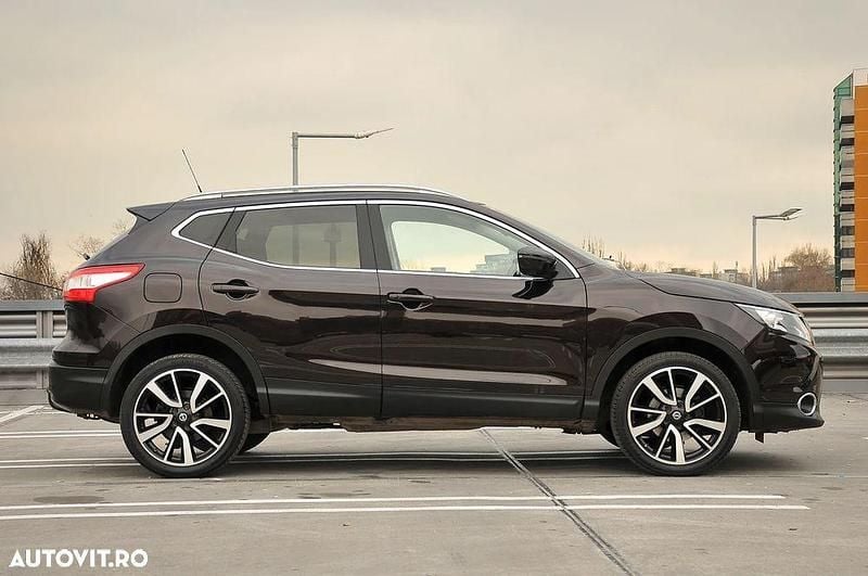 Second-hand Nissan Qashqai Tekna 115 CP (84 kW) 2016 Culoarenegru SUV