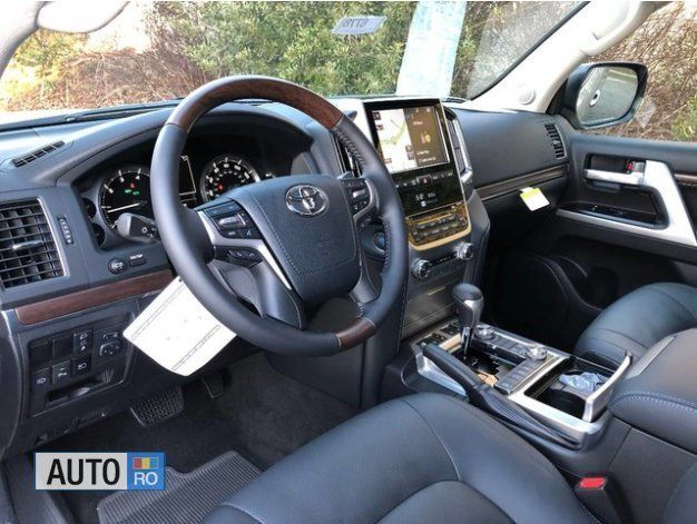 Second-hand Toyota Land Cruiser 490 CP (360 kW) 2017 Argintiu metalizat SUV