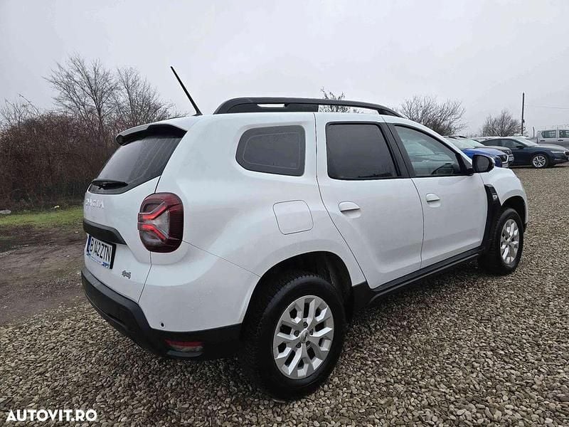Second-hand Dacia Duster 114 CP (83 kW) 2024 Culoarealb SUV