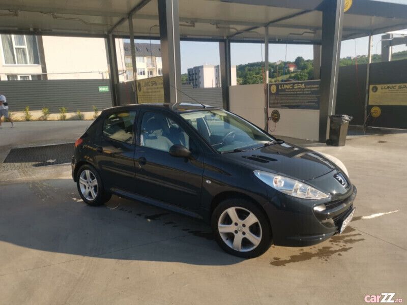 Utilizat 2011 Peugeot 206+ Hatchback | 2.000 EUR - Imagine 1/4
