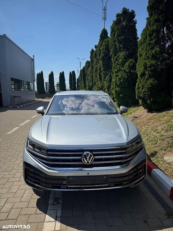 Gri Utilizat 2025 VW Touareg Elegance SUV | 64.000 EUR - Imagine 1/4