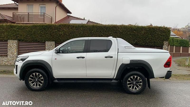 Second-hand Toyota HiLux Sport 204 CP (150 kW) 2024 Culoarealb Pickup