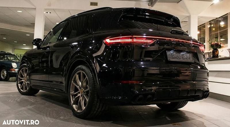 Second-hand Porsche Cayenne 462 CP (339 kW) 2022 Culoarenegru SUV