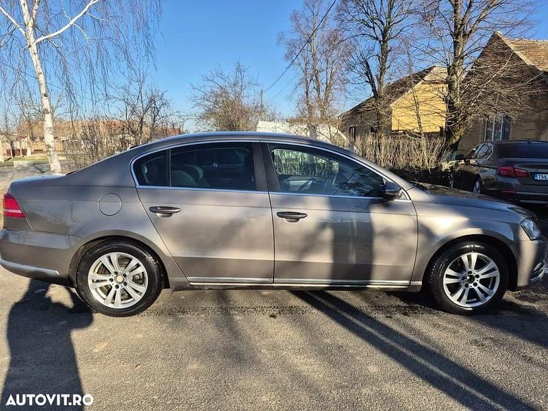 Second-hand VW Passat Highline 210 CP (154 kW) 2011 Culoaremaro Berlinǎ