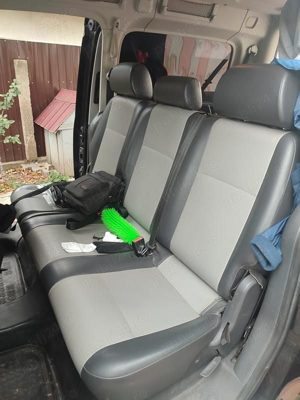 Second-hand VW Caddy 110 CP (80 kW) 2012 Negru Monovolum