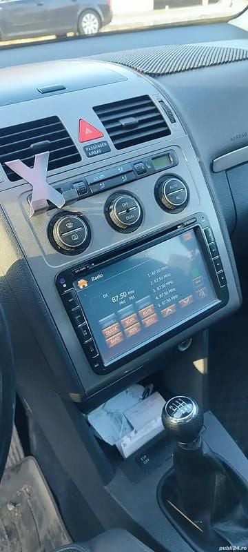 Negru Utilizat 2008 VW Touran Monovolum | 4.000 EUR (Preț OK) - Imagine 1/4