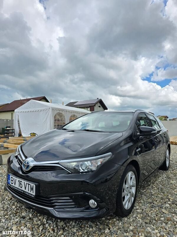 Negru Utilizat 2018 Toyota Auris Hybrid Comfort Break | 13.990 EUR (Preț bun) - Imagine 1/4