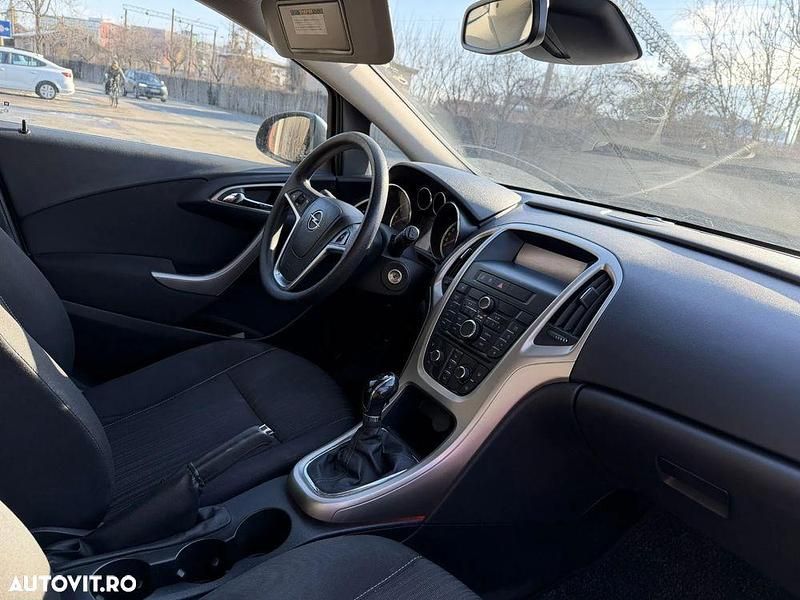 Culoaregri Utilizat 2011 Opel Astra Edition Break | 3.200 EUR (Preț bun) - Imagine 1/4