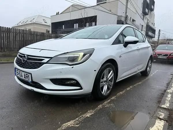 Second-hand Opel Astra Dynamic 136 CP (100 kW) 2018 Culoarealb Hatchback