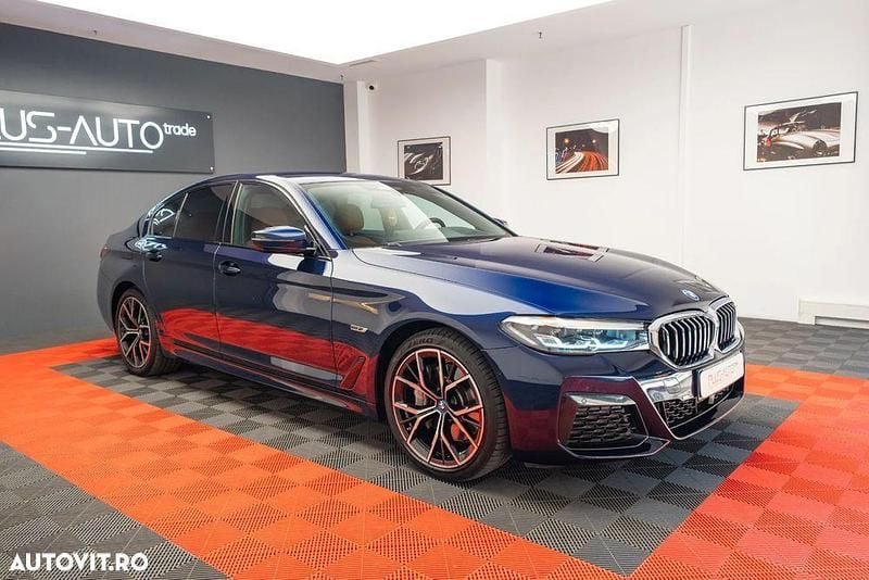Culoarealbastru Utilizat 2022 BMW 545e Comfort Edition Berlinǎ | 43.000 EUR - Imagine 1/4