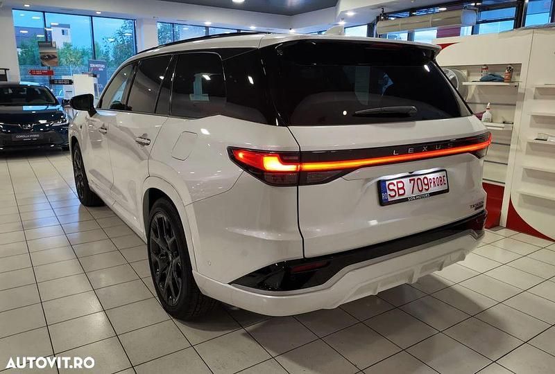 Second-hand Lexus TX500h 366 CP (269 kW) 2024 Culoarealb SUV