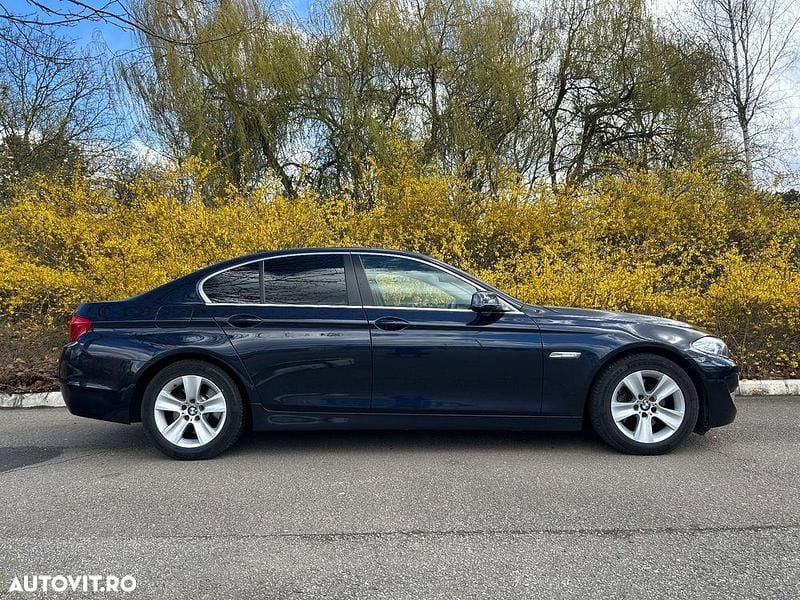 Second-hand BMW 520 184 CP (135 kW) 2012 Culoarealbastru Berlinǎ