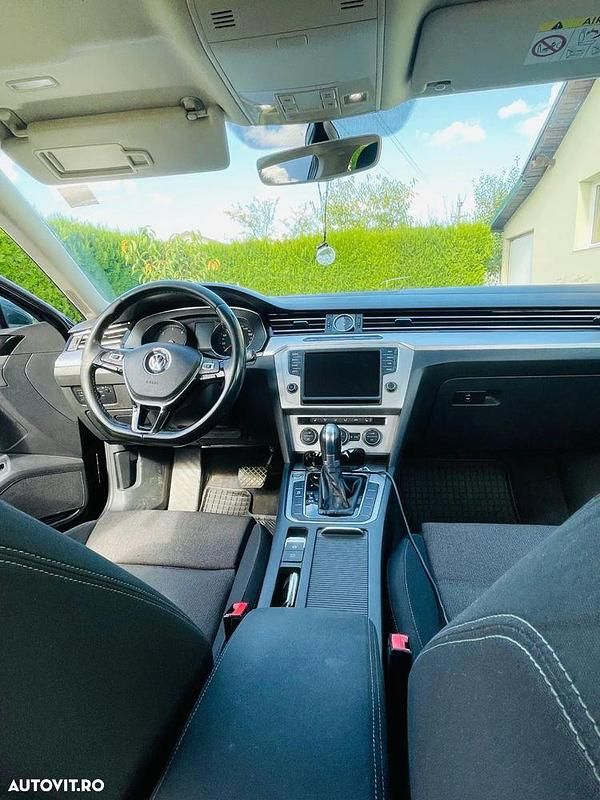 Culoarenegru Utilizat 2016 VW Passat Comfortline Break | 7.700 EUR (Preț bun) - Imagine 1/4