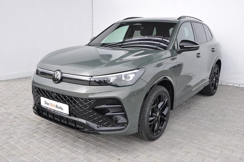 Verde deschis metalic Utilizat 2024 VW Tiguan Sport SUV | 49.750 EUR - Imagine 1/4