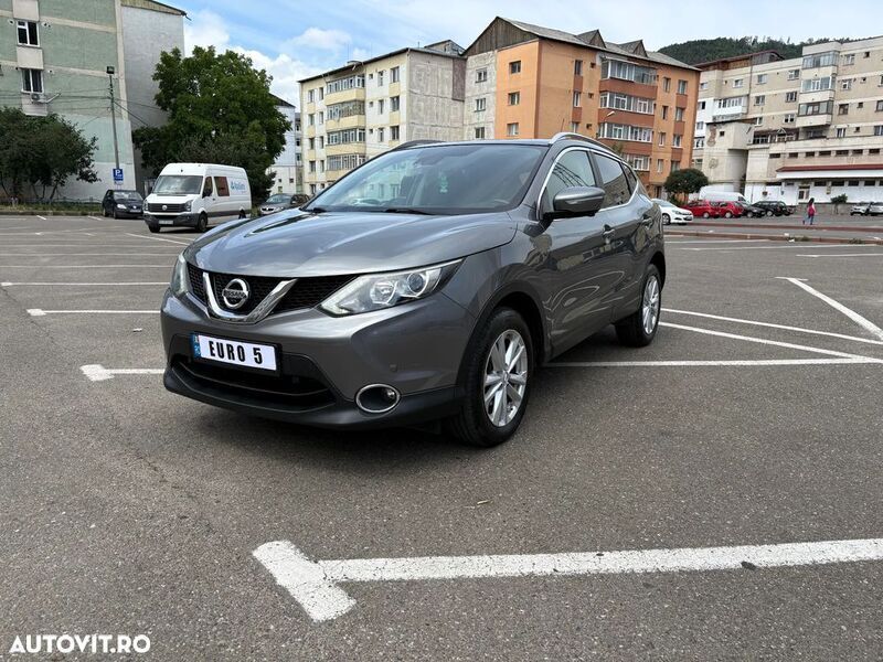 Gri Utilizat 2015 Nissan Qashqai Tekna SUV | 9.900 EUR (Preț bun) - Imagine 1/4