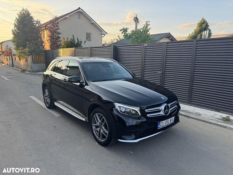 Culoarenegru Utilizat 2017 Mercedes GLC250 AMG line SUV | 21.700 EUR (Preț bun) - Imagine 1/4