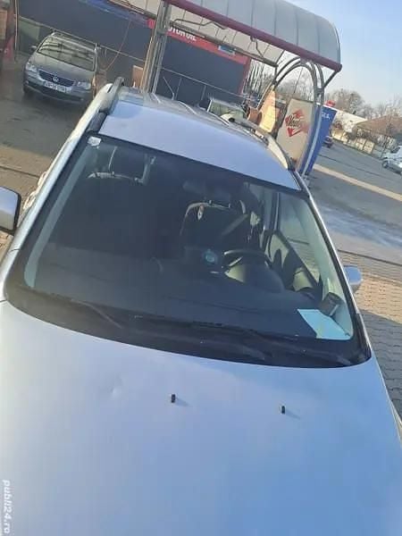 Utilizat 2006 Mazda 5 Monovolum | 2.200 EUR (Puțin scump) - Imagine 1/4