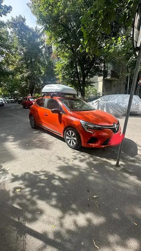 Utilizat 2023 Renault Clio V Hatchback | 13.500 EUR (Puțin scump) - Imagine 1/2