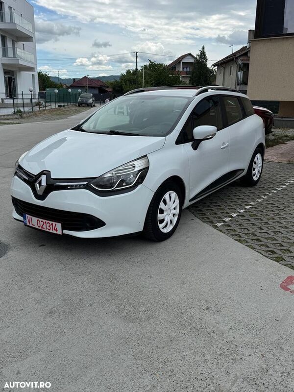 Alb Utilizat 2016 Renault Clio GrandTour Zen Break | 5.199 EUR (Preț bun) - Imagine 1/4