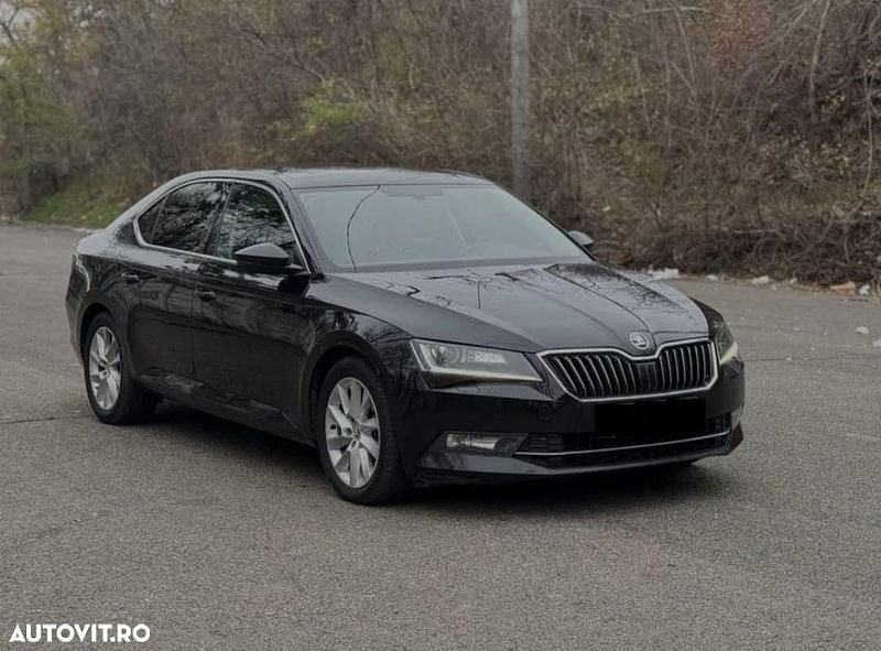 Culoarenegru Utilizat 2017 Skoda Superb Berlinǎ | 9.850 EUR (Preț bun) - Imagine 1/4