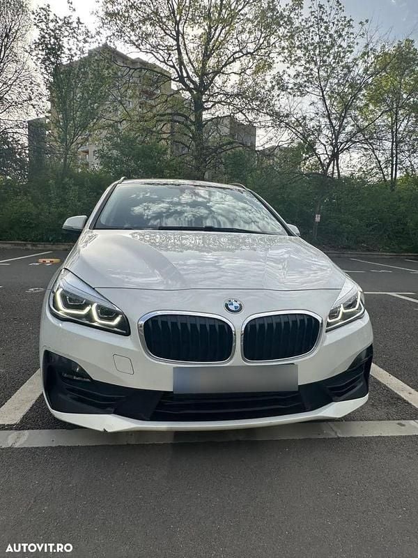 Culoarealb Utilizat 2018 BMW 218 Active Tourer Sport Line Monovolum | 10.700 EUR (Preț bun) - Imagine 1/4