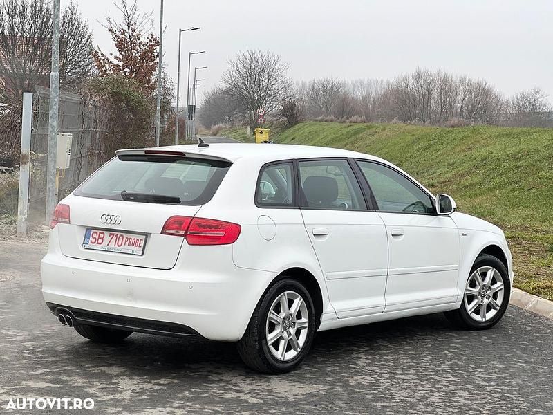 Second-hand Audi A3 S-Line 105 CP (77 kW) 2009 Culoarealb Hatchback