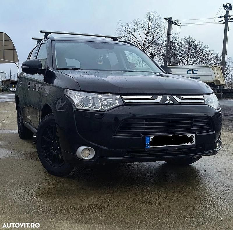 Second-hand Mitsubishi Outlander Instyle 150 CP (110 kW) 2013 Culoarenegru SUV