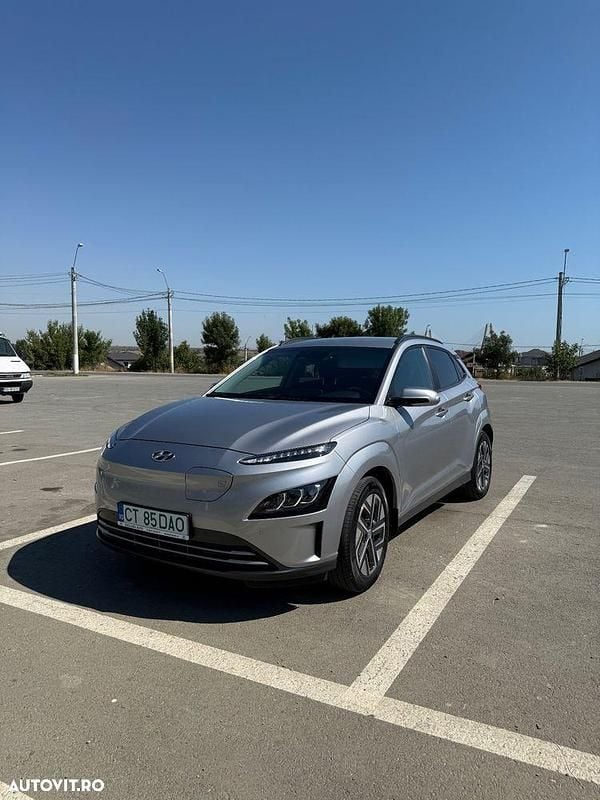 Culoareargint Utilizat 2023 Hyundai Kona Premium SUV | 18.499 EUR (Super Preț) - Imagine 1/4