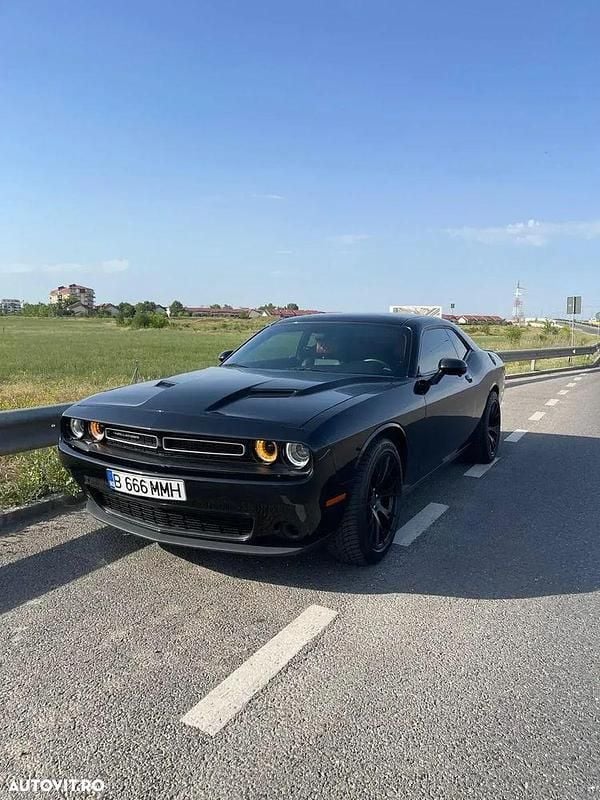 Culoarenegru Utilizat 2015 Dodge Challenger SXT Coupe | 26.000 EUR - Imagine 1/4
