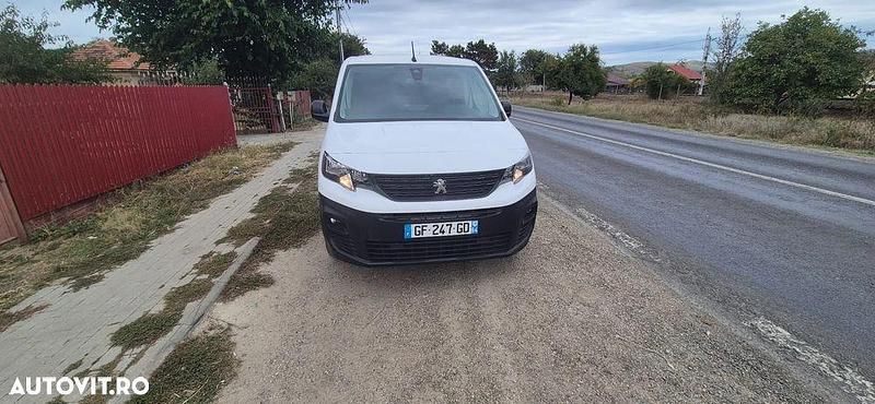 Culoarealb Utilizat 2022 Peugeot Partner Monovolum | 10.800 EUR (Puțin scump) - Imagine 1/4