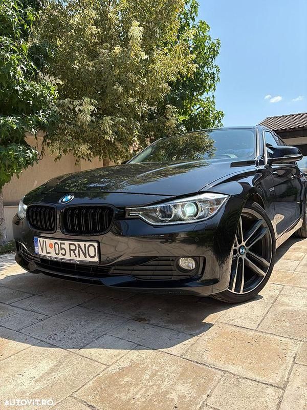 Culoarenegru Utilizat 2012 BMW 320 Sport Line Berlinǎ | 9.000 EUR (Preț OK) - Imagine 1/4