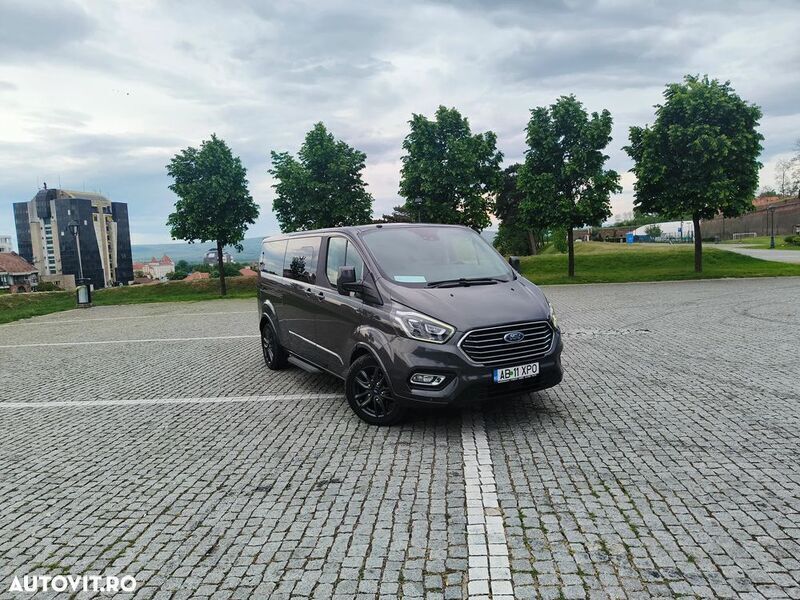 Gri Utilizat 2018 Ford Tourneo Custom Van | 31.460 EUR (Preț OK) - Imagine 1/4