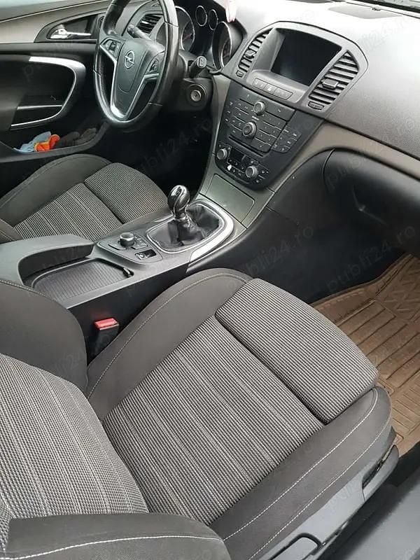 Second-hand Opel Insignia 160 CP (117 kW) 2012 Negru Break