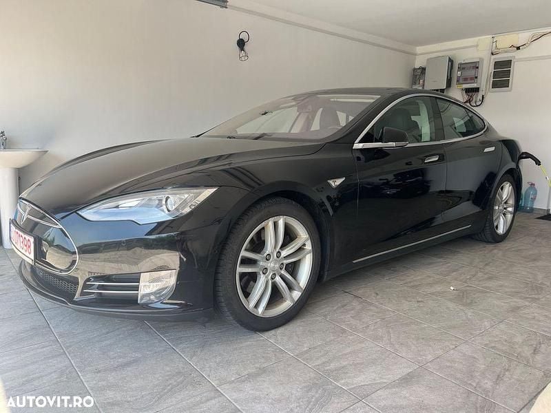 Culoarenegru Utilizat 2015 Tesla Model S Berlinǎ | 15.300 EUR - Imagine 1/4