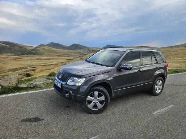 Gri Utilizat 2011 Suzuki Grand Vitara SUV | 7.999 EUR - Imagine 1/4
