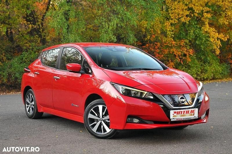 Culoarerosu Utilizat 2019 Nissan Leaf Hatchback | 11.950 EUR (Preț OK) - Imagine 1/4