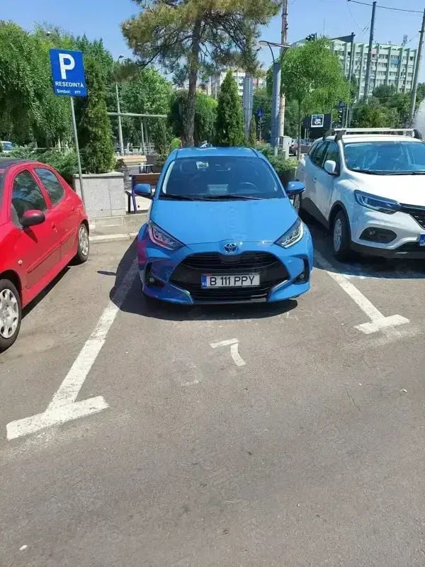 Albastru Utilizat 2021 Toyota Yaris Hybrid Plus Hatchback | 17.500 EUR (Preț OK) - Imagine 1/4