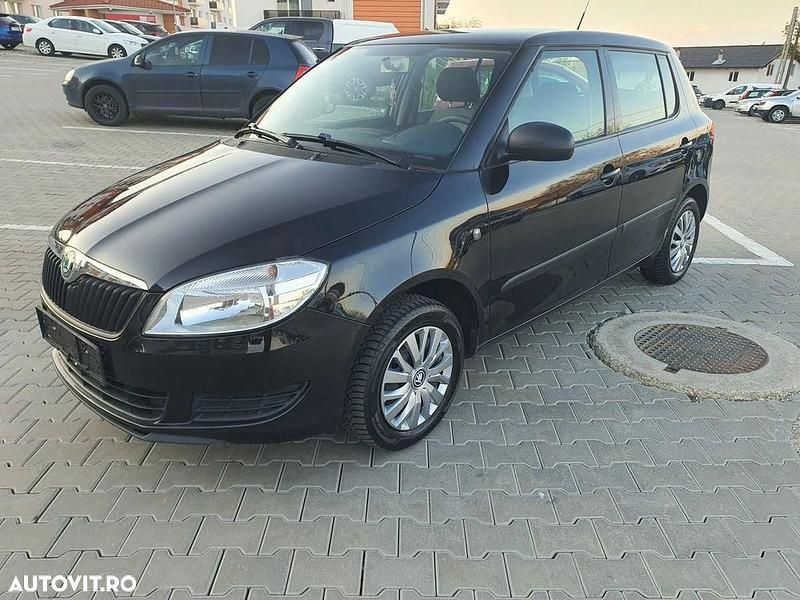 Culoarenegru Utilizat 2011 Skoda Fabia Classic | 2.690 EUR (Preț OK) - Imagine 1/4