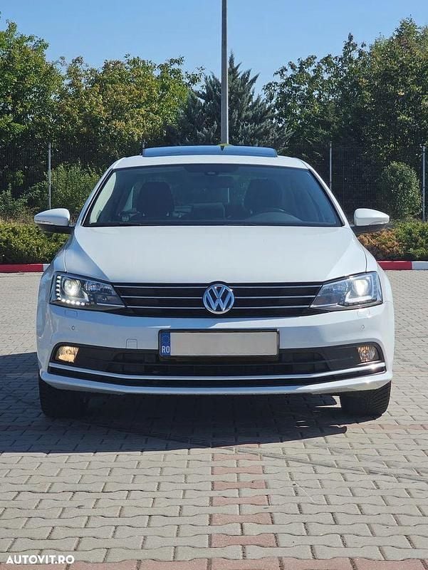Second-hand VW Jetta Highline 170 CP (125 kW) 2013 Culoarealb Berlinǎ