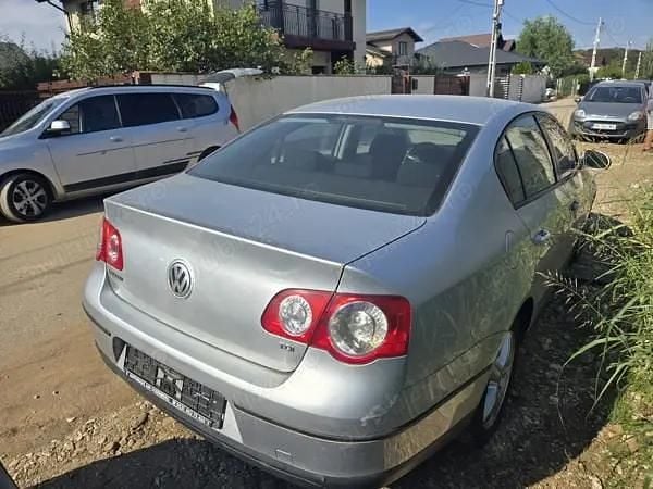 Utilizat 2009 VW Passat Berlinǎ | 2.500 EUR (Preț bun) - Imagine 1/4