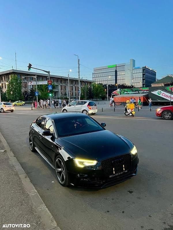 Culoarenegru Utilizat 2016 Audi A5 Sport Berlinǎ | 15.000 EUR (Super Preț) - Imagine 1/4