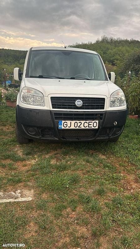Culoarealb Utilizat 2007 Fiat Doblò Dynamic Monovolum | 2.400 EUR (Preț bun) - Imagine 1/4