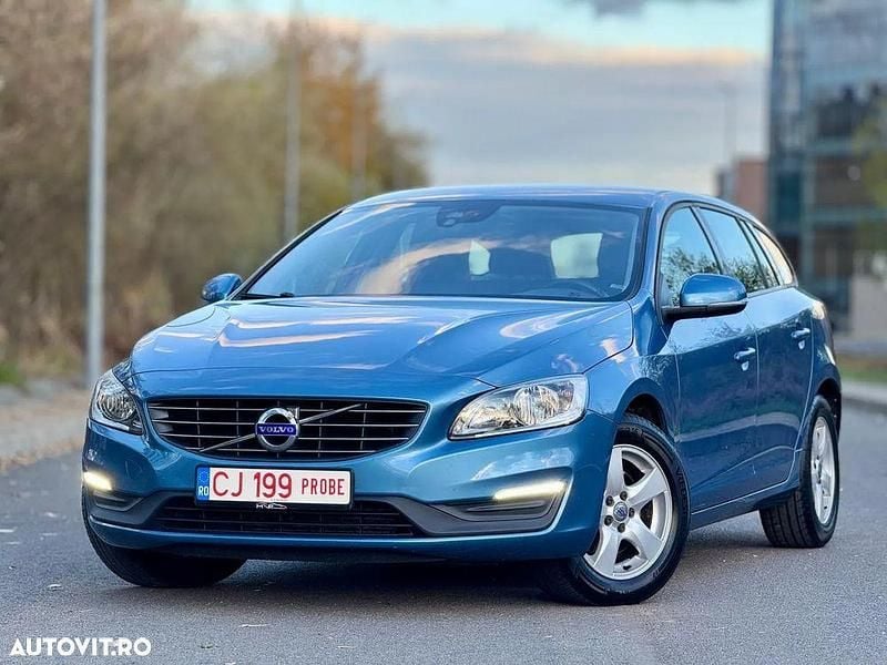 Culoarealbastru Utilizat 2015 Volvo V60 Momentum Break | 6.999 EUR (Preț bun) - Imagine 1/4