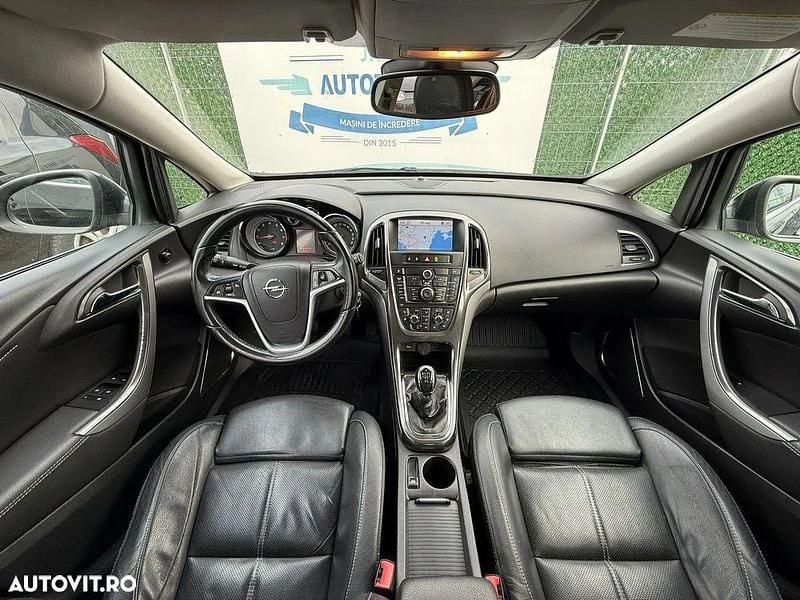 Second-hand Opel Astra Cosmo 116 CP (85 kW) 2010 Culoarenegru