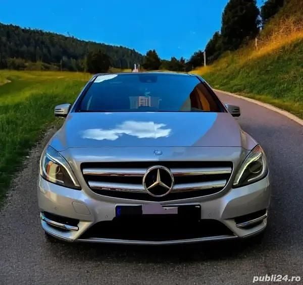 Argintiu Utilizat 2012 Mercedes B200 Monovolum | 6.590 EUR - Imagine 1/4