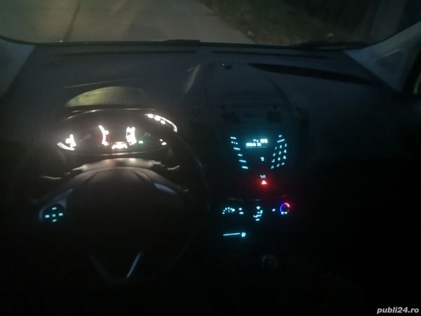 Second-hand Ford Courier 100 CP (73 kW) 2019 Alb Monovolum