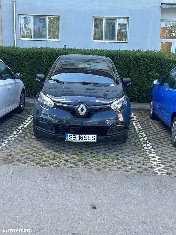 Culoarealbastru Utilizat 2016 Renault Captur SUV | 6.500 EUR (Super Preț) - Imagine 1/4
